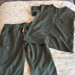 Figs Scrubs Set in Moss Green Size Small/Small Petite